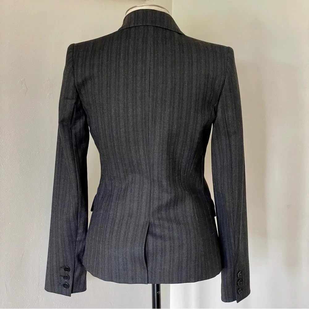 Gorgeous NWT Theory Charcoal Pinstripe Wool Blend Blazer Size: 0 - Picture 4 of 12